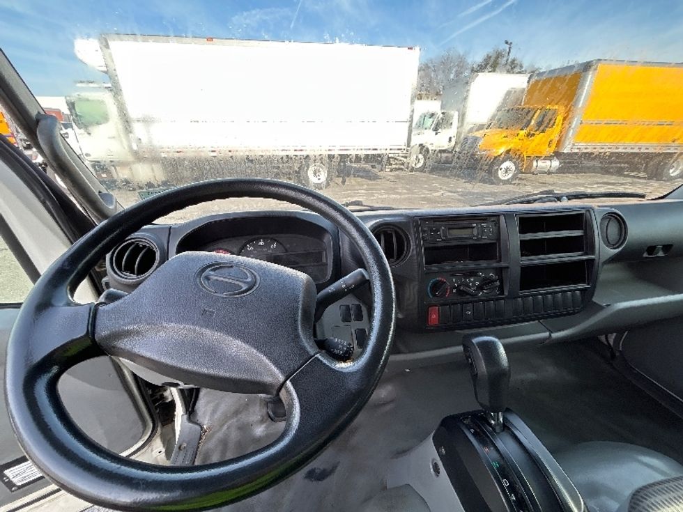 Medium Duty Box Truck-Light and Medium Duty Trucks-Hino-2017-195-Harahan-LA-185,251\n\t\tmiles-$ 15,000 - Image 18