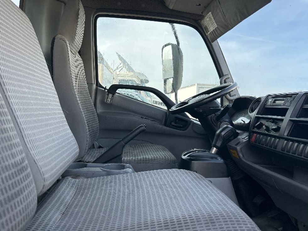 Medium Duty Box Truck-Light and Medium Duty Trucks-Hino-2017-195-Harahan-LA-185,251\n\t\tmiles-$ 15,000 - Image 21