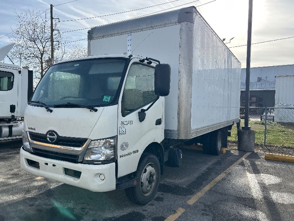 Medium Duty Box Truck-Light and Medium Duty Trucks-Hino-2017-195-Harahan-LA-185,251\n\t\tmiles-$ 15,000 - Image 3