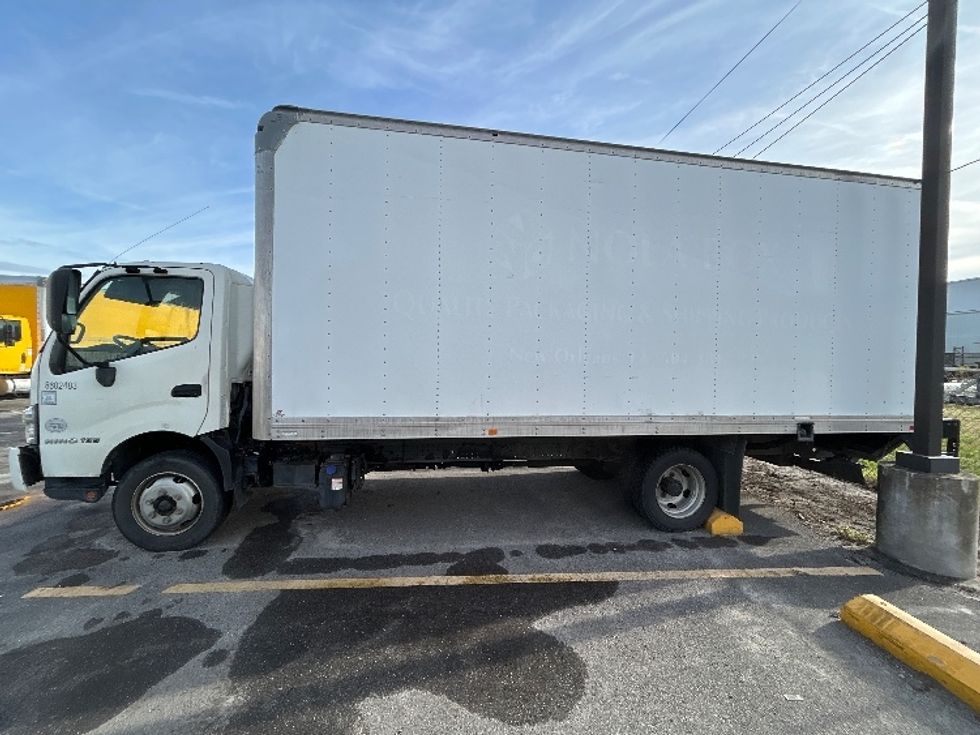 Medium Duty Box Truck-Light and Medium Duty Trucks-Hino-2017-195-Harahan-LA-185,251\n\t\tmiles-$ 15,000 - Image 4