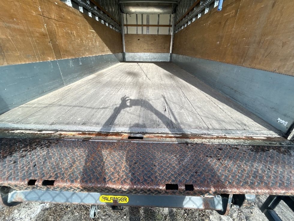 Medium Duty Box Truck-Light and Medium Duty Trucks-Hino-2017-195-Harahan-LA-185,251\n\t\tmiles-$ 15,000 - Image 9