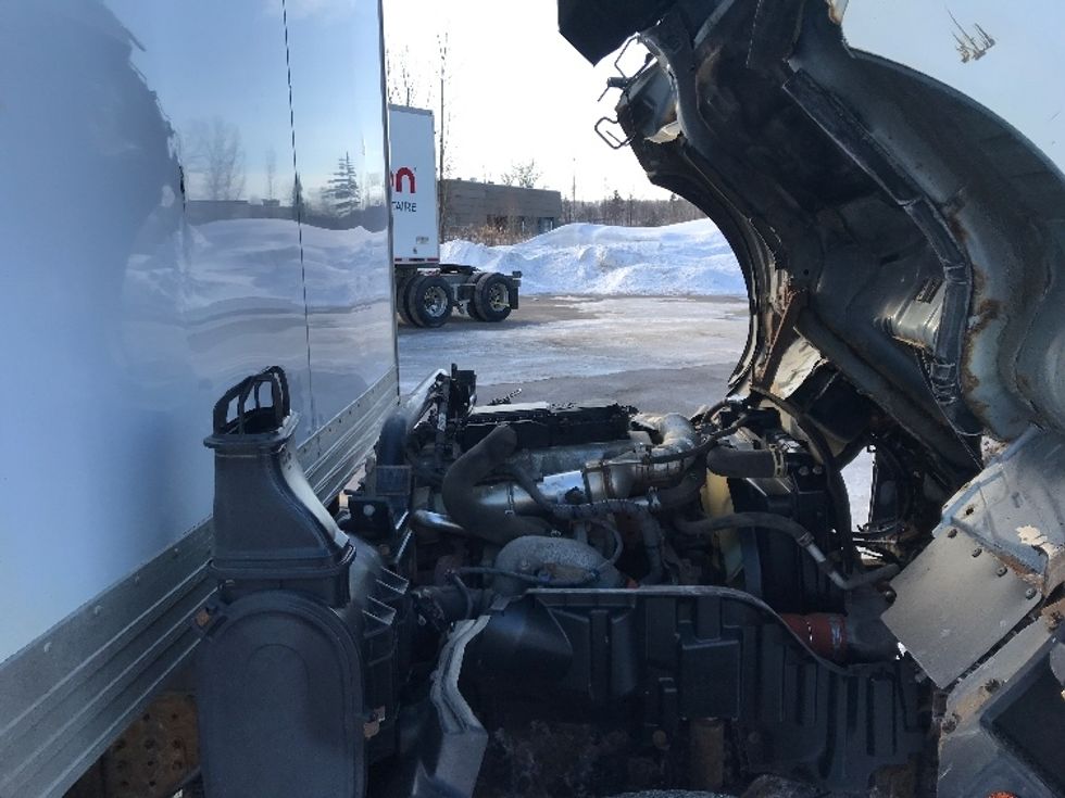 Medium Duty Box Truck-Light and Medium Duty Trucks-Hino-2017-195-Ste-Foy-PQ-295,522\n\t\tkm-$ 22,500 - Image 18