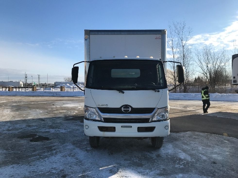 Medium Duty Box Truck-Light and Medium Duty Trucks-Hino-2017-195-Ste-Foy-PQ-295,522\n\t\tkm-$ 22,500 - Image 2