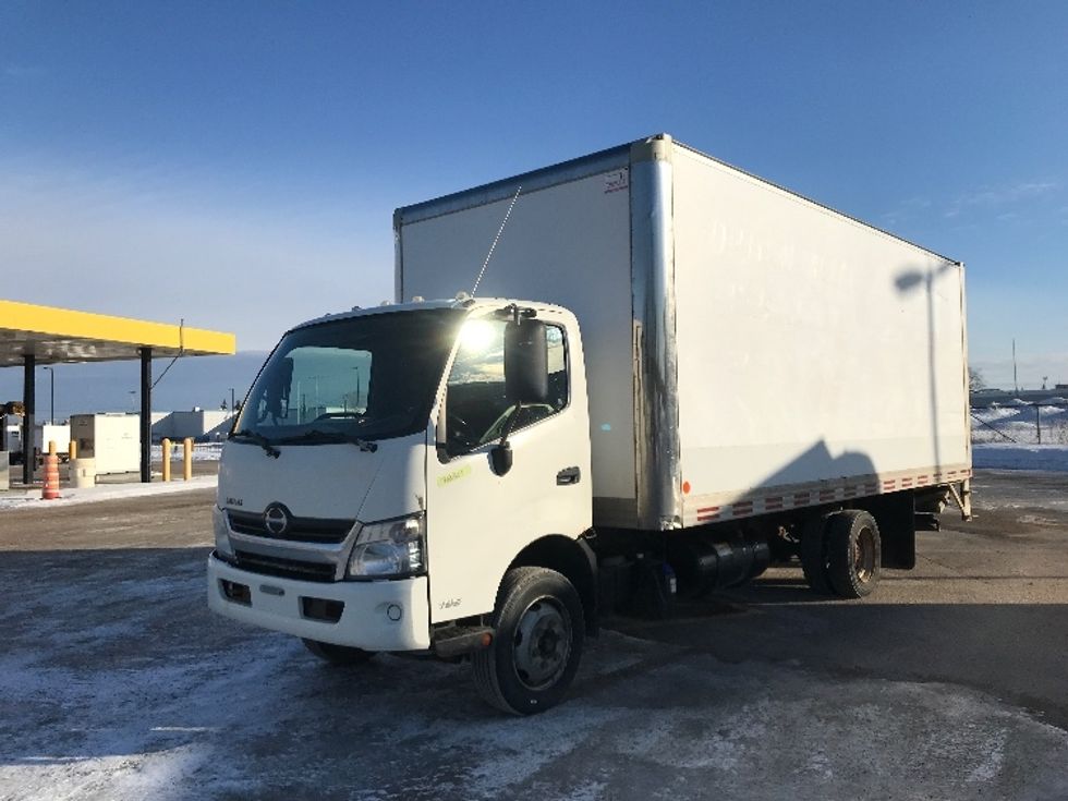 Medium Duty Box Truck-Light and Medium Duty Trucks-Hino-2017-195-Ste-Foy-PQ-295,522\n\t\tkm-$ 22,500 - Image 3