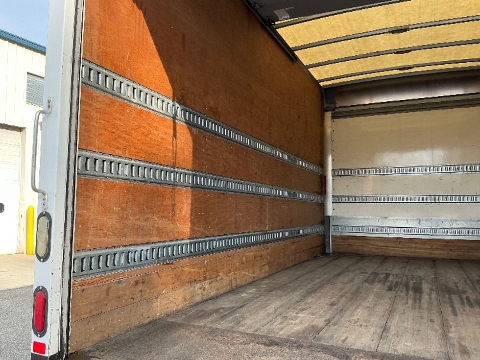 Medium Duty Box Truck-Light and Medium Duty Trucks-Hino-2017-258LP-Prince George-VA-87,410\n\t\tmiles-$ 42,750 - Image 11