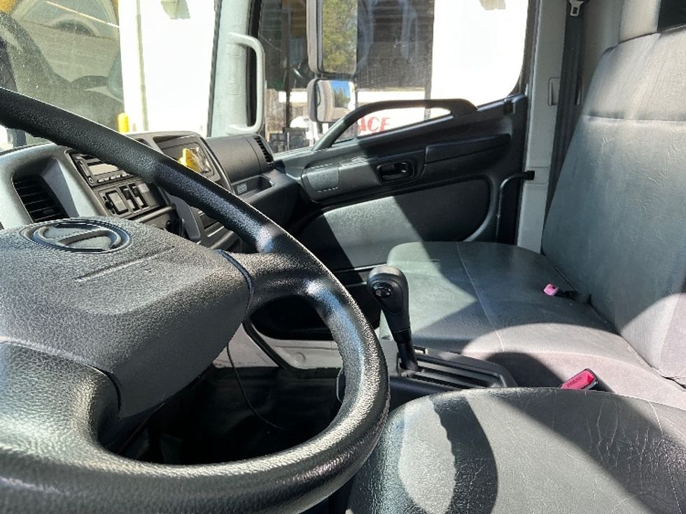 Medium Duty Box Truck-Light and Medium Duty Trucks-Hino-2017-258LP-Prince George-VA-87,410\n\t\tmiles-$ 42,750 - Image 17