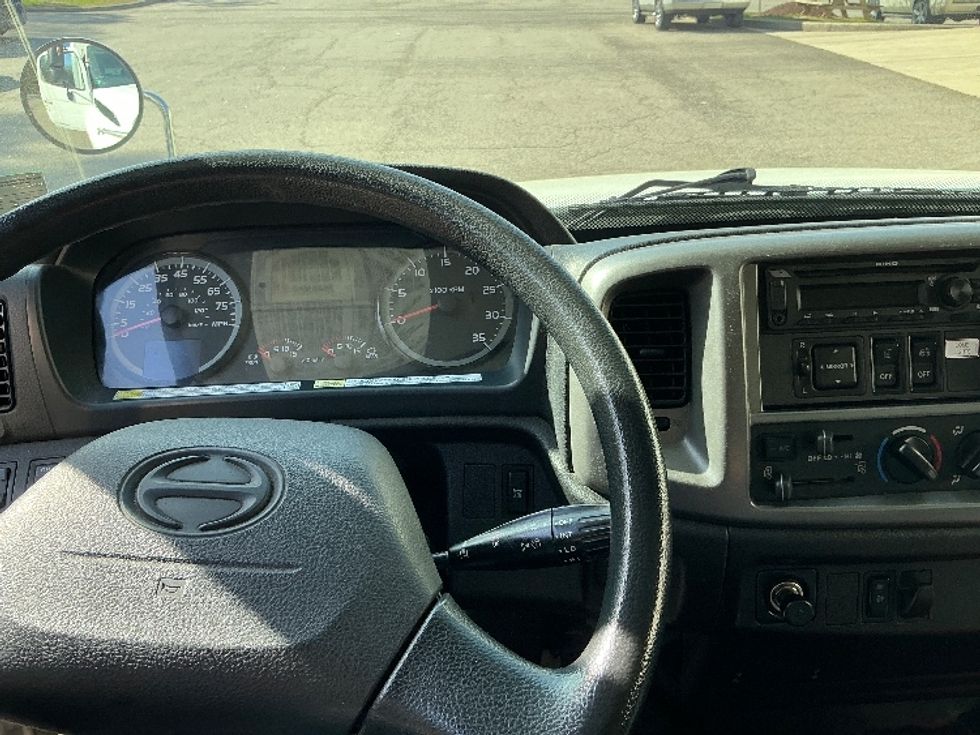 Medium Duty Box Truck-Light and Medium Duty Trucks-Hino-2017-258LP-Prince George-VA-87,410\n\t\tmiles-$ 42,750 - Image 18