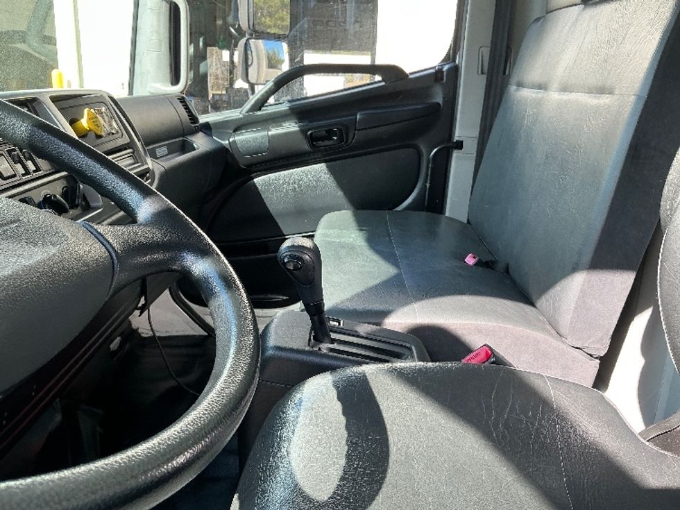 Medium Duty Box Truck-Light and Medium Duty Trucks-Hino-2017-258LP-Prince George-VA-87,410\n\t\tmiles-$ 42,750 - Image 19
