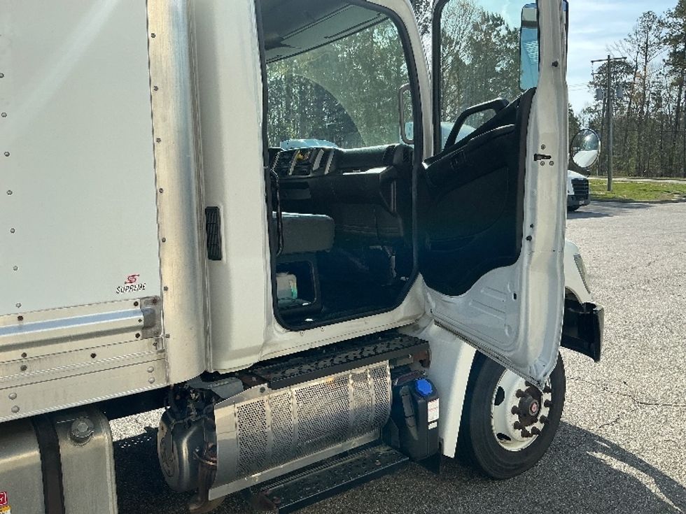 Medium Duty Box Truck-Light and Medium Duty Trucks-Hino-2017-258LP-Prince George-VA-87,410\n\t\tmiles-$ 42,750 - Image 20
