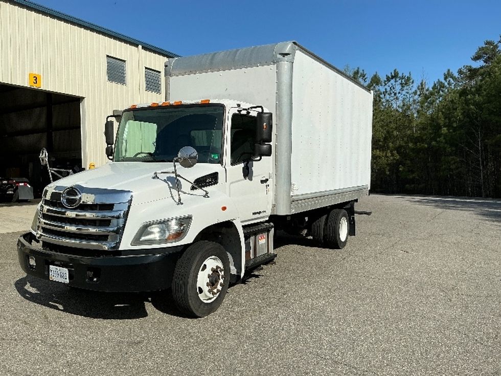 Medium Duty Box Truck-Light and Medium Duty Trucks-Hino-2017-258LP-Prince George-VA-87,410\n\t\tmiles-$ 42,750 - Image 3