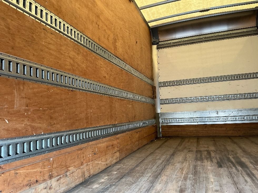 Medium Duty Box Truck-Light and Medium Duty Trucks-Hino-2017-258LP-Prince George-VA-87,410\n\t\tmiles-$ 42,750 - Image 30