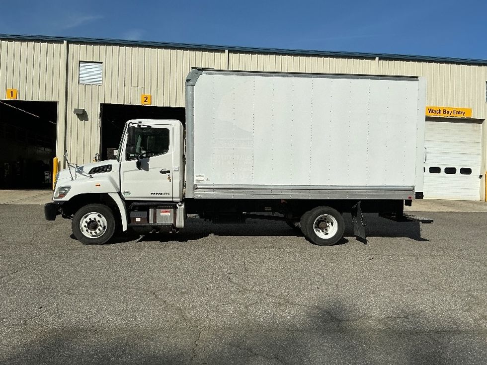 Medium Duty Box Truck-Light and Medium Duty Trucks-Hino-2017-258LP-Prince George-VA-87,410\n\t\tmiles-$ 42,750 - Image 4