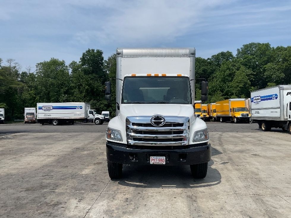 2017 Hino Conventional Type Truck photo 2