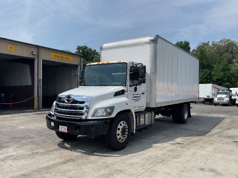 2017 Hino Conventional Type Truck photo 3