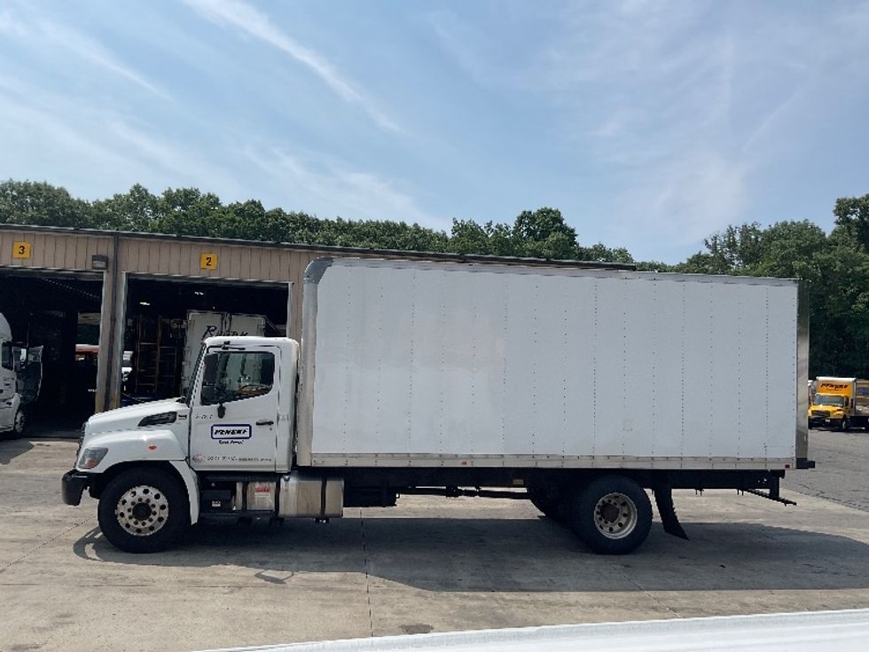 2017 Hino Conventional Type Truck photo 4