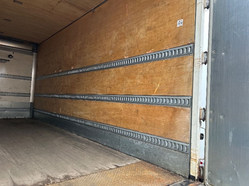 Medium Duty Box Truck-Light and Medium Duty Trucks-Hino-2017-268-Brooklyn Park-MN-44,278\n\t\tmiles-$ 47,750 - Image 12