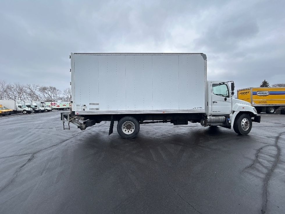 Medium Duty Box Truck-Light and Medium Duty Trucks-Hino-2017-268-Brooklyn Park-MN-44,278\n\t\tmiles-$ 47,750 - Image 15