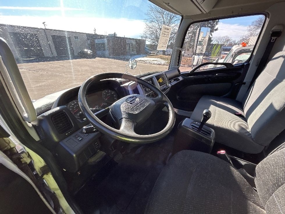 Medium Duty Box Truck-Light and Medium Duty Trucks-Hino-2017-268-Brooklyn Park-MN-44,278\n\t\tmiles-$ 47,750 - Image 16