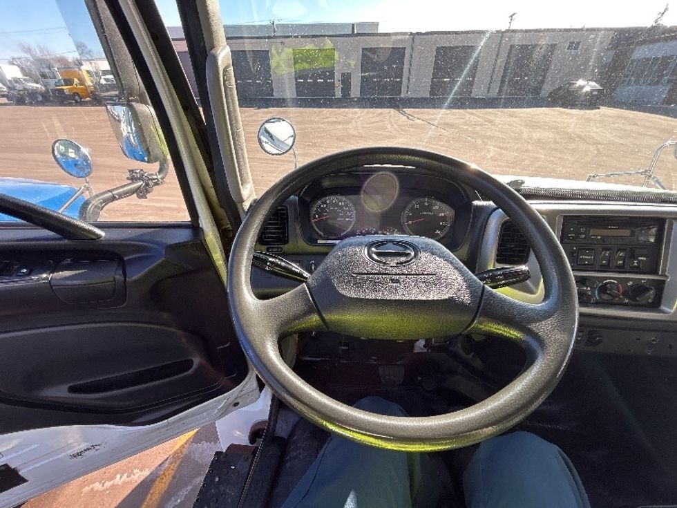 Medium Duty Box Truck-Light and Medium Duty Trucks-Hino-2017-268-Brooklyn Park-MN-44,278\n\t\tmiles-$ 47,750 - Image 17