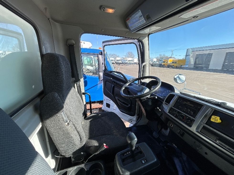 Medium Duty Box Truck-Light and Medium Duty Trucks-Hino-2017-268-Brooklyn Park-MN-44,278\n\t\tmiles-$ 47,750 - Image 21