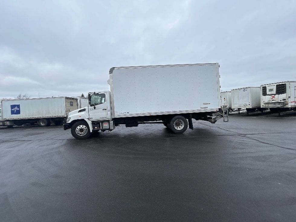 Medium Duty Box Truck-Light and Medium Duty Trucks-Hino-2017-268-Brooklyn Park-MN-44,278\n\t\tmiles-$ 47,750 - Image 4