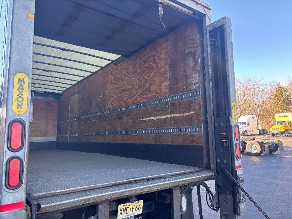 Medium Duty Box Truck-Light and Medium Duty Trucks-Hino-2017-268-Cranbury-NJ-420,057\n\t\tmiles-$ 19,250 - Image 12