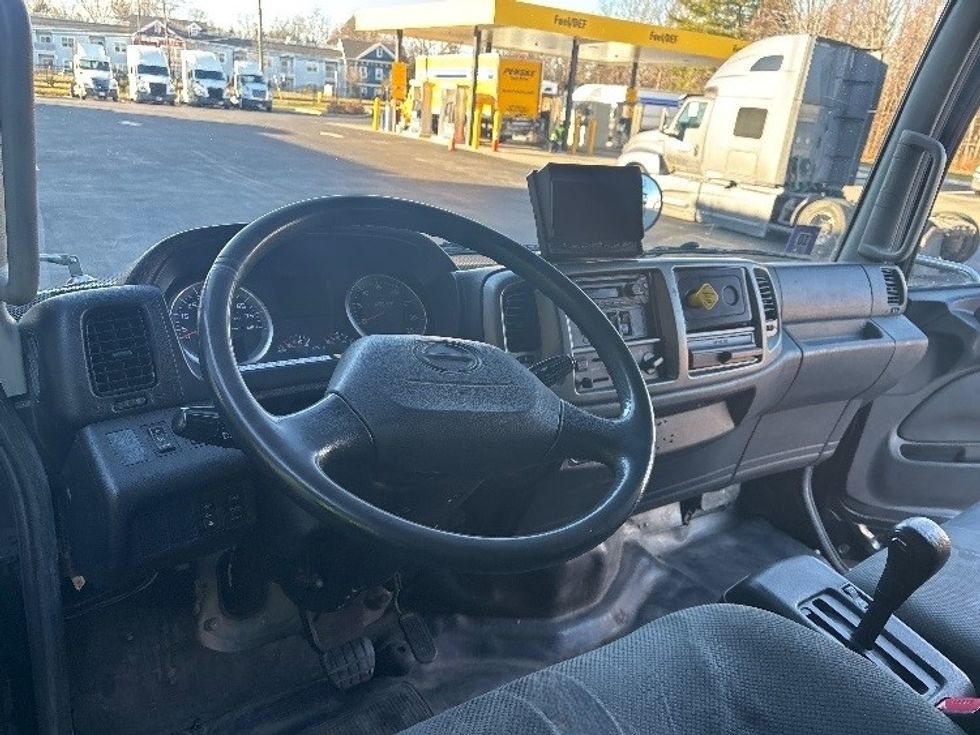 Medium Duty Box Truck-Light and Medium Duty Trucks-Hino-2017-268-Cranbury-NJ-420,057\n\t\tmiles-$ 19,250 - Image 17