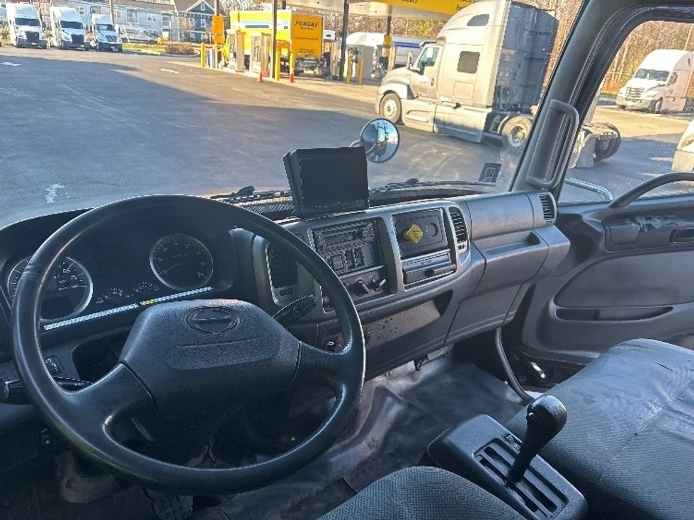 Medium Duty Box Truck-Light and Medium Duty Trucks-Hino-2017-268-Cranbury-NJ-420,057\n\t\tmiles-$ 19,250 - Image 18