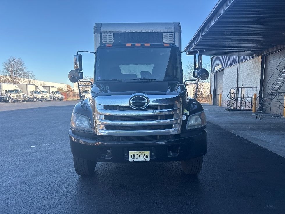 Medium Duty Box Truck-Light and Medium Duty Trucks-Hino-2017-268-Cranbury-NJ-420,057\n\t\tmiles-$ 19,250 - Image 2
