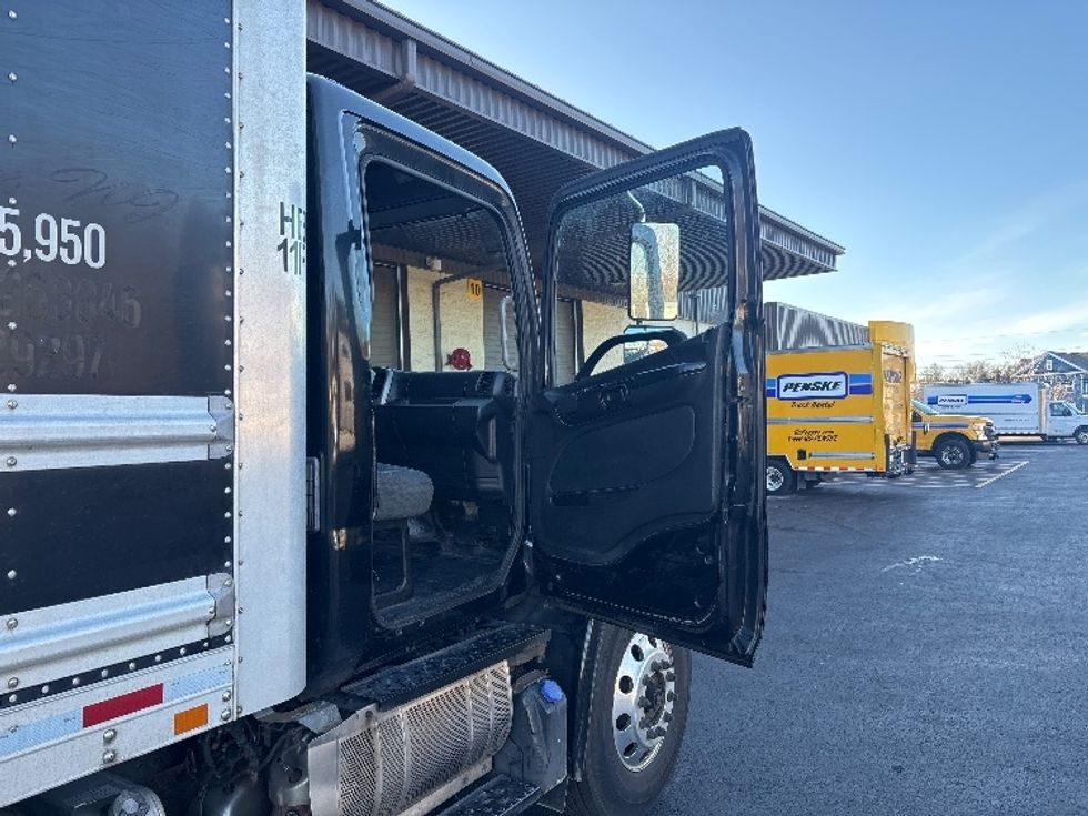 Medium Duty Box Truck-Light and Medium Duty Trucks-Hino-2017-268-Cranbury-NJ-420,057\n\t\tmiles-$ 19,250 - Image 20