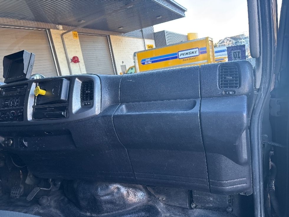 Medium Duty Box Truck-Light and Medium Duty Trucks-Hino-2017-268-Cranbury-NJ-420,057\n\t\tmiles-$ 19,250 - Image 21