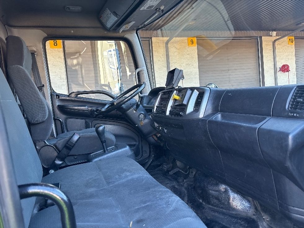 Medium Duty Box Truck-Light and Medium Duty Trucks-Hino-2017-268-Cranbury-NJ-420,057\n\t\tmiles-$ 19,250 - Image 22