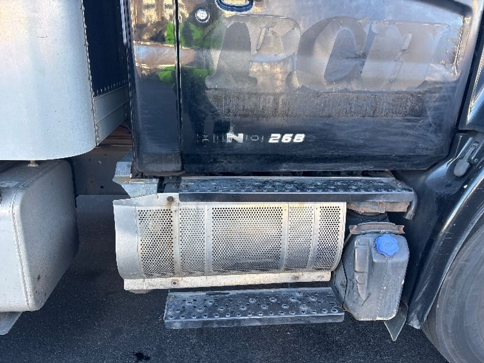 Medium Duty Box Truck-Light and Medium Duty Trucks-Hino-2017-268-Cranbury-NJ-420,057\n\t\tmiles-$ 19,250 - Image 28