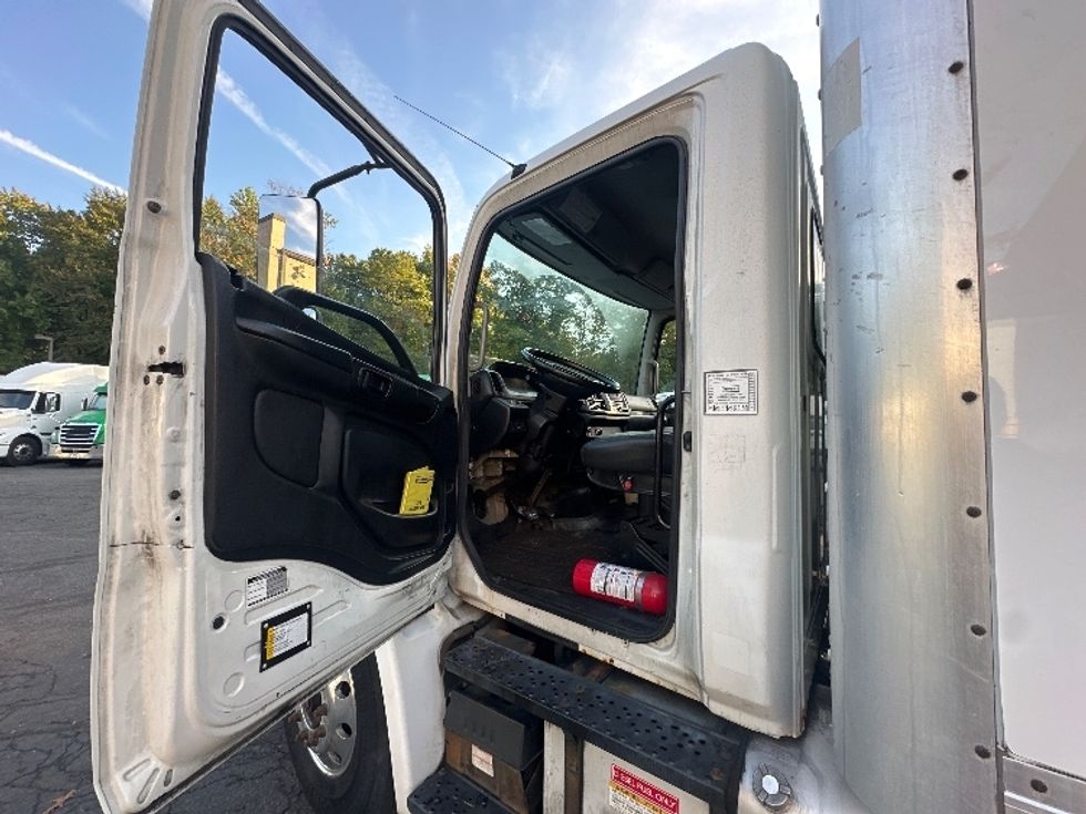 Medium Duty Box Truck-Light and Medium Duty Trucks-Hino-2017-268-Dayton-NJ-272,884\n\t\tmiles-$ 34,500 - Image 16