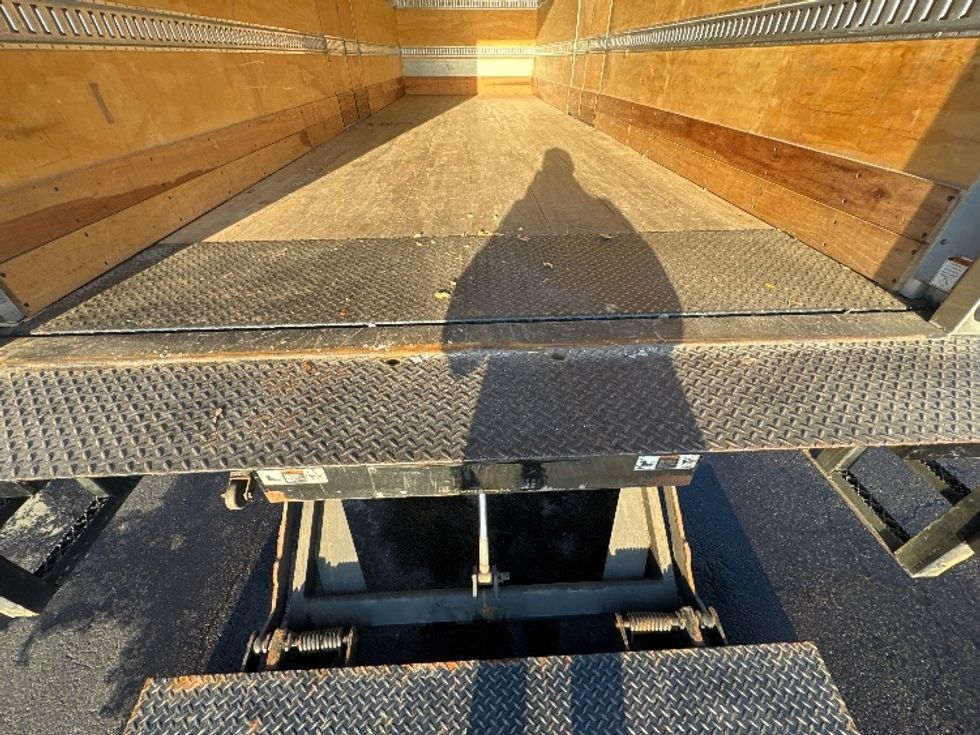 Medium Duty Box Truck-Light and Medium Duty Trucks-Hino-2017-268-Elmsford-NY-61,691\n\t\tmiles-$ 48,000 - Image 10