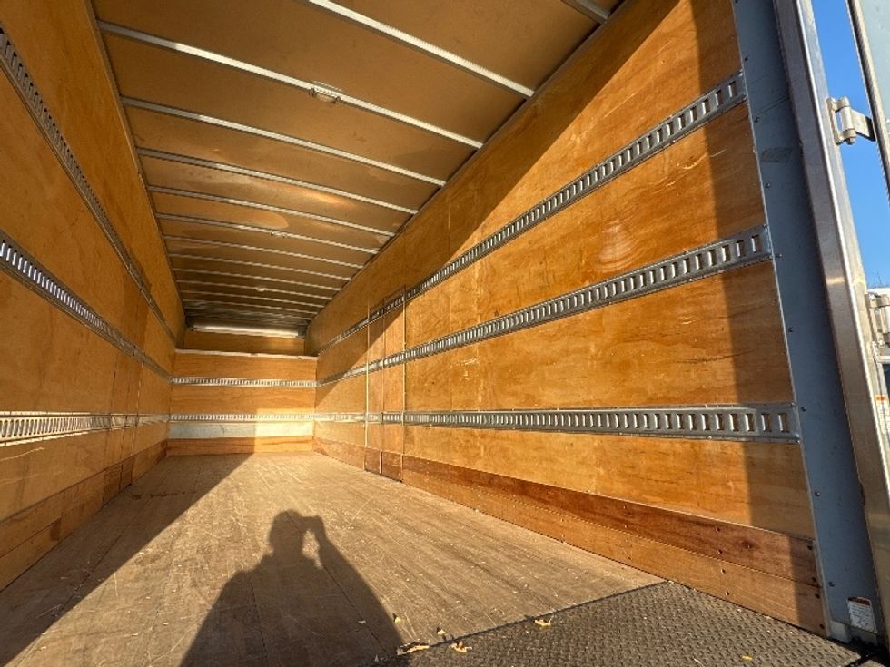 Medium Duty Box Truck-Light and Medium Duty Trucks-Hino-2017-268-Elmsford-NY-61,691\n\t\tmiles-$ 48,000 - Image 12