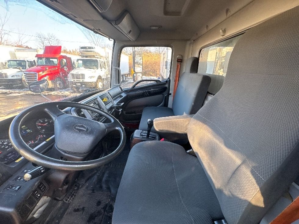 Medium Duty Box Truck-Light and Medium Duty Trucks-Hino-2017-268-Elmsford-NY-61,691\n\t\tmiles-$ 48,000 - Image 17