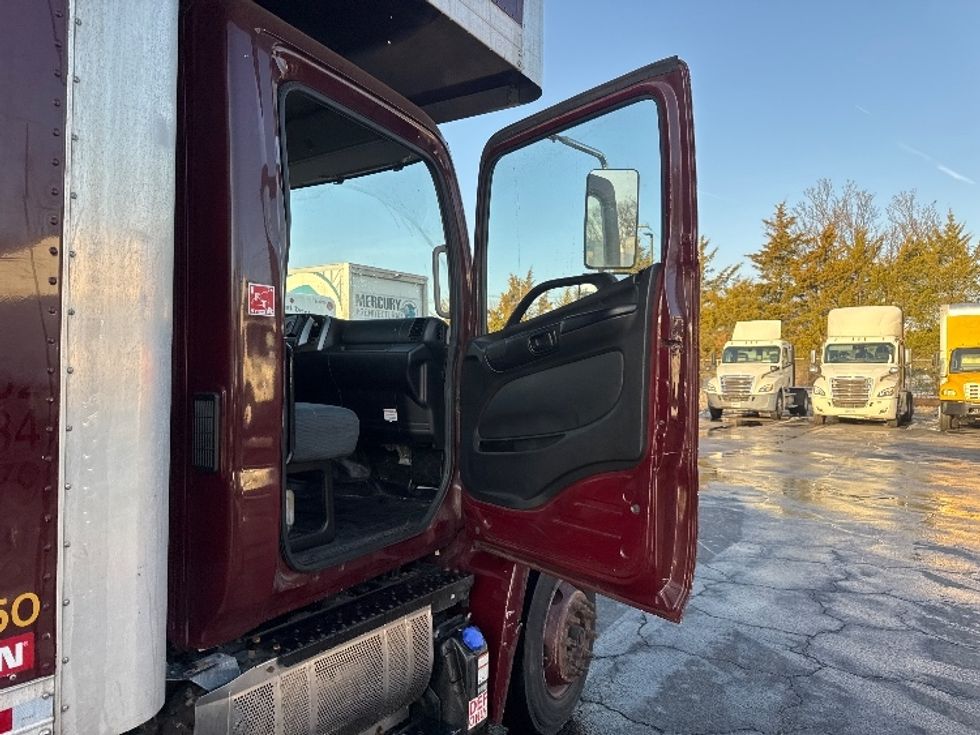 Medium Duty Box Truck-Light and Medium Duty Trucks-Hino-2017-268-Elmsford-NY-61,691\n\t\tmiles-$ 48,000 - Image 20