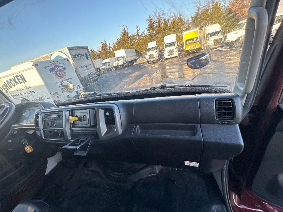 Medium Duty Box Truck-Light and Medium Duty Trucks-Hino-2017-268-Elmsford-NY-61,691\n\t\tmiles-$ 48,000 - Image 21