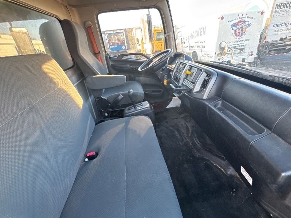 Medium Duty Box Truck-Light and Medium Duty Trucks-Hino-2017-268-Elmsford-NY-61,691\n\t\tmiles-$ 48,000 - Image 22