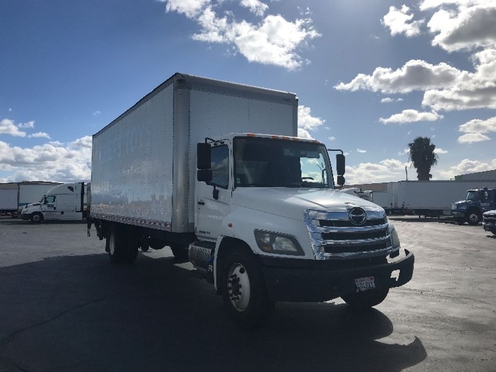 Medium Duty Box Truck-Light and Medium Duty Trucks-Hino-2017-268-Fontana-CA-195,426\n\t\tmiles-$ 46,000 - Image 1