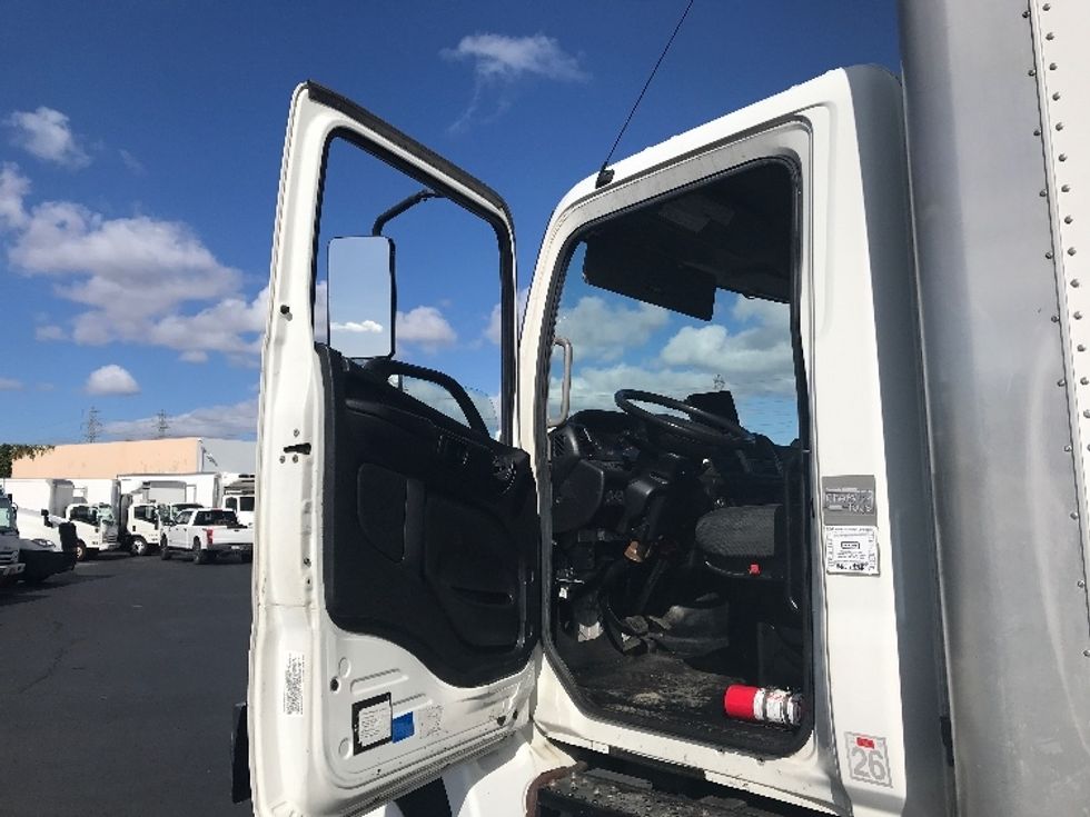 Medium Duty Box Truck-Light and Medium Duty Trucks-Hino-2017-268-Fontana-CA-195,426\n\t\tmiles-$ 46,000 - Image 16
