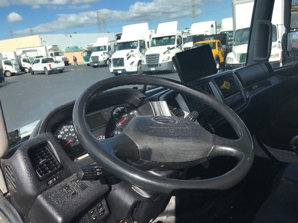 Medium Duty Box Truck-Light and Medium Duty Trucks-Hino-2017-268-Fontana-CA-195,426\n\t\tmiles-$ 46,000 - Image 17