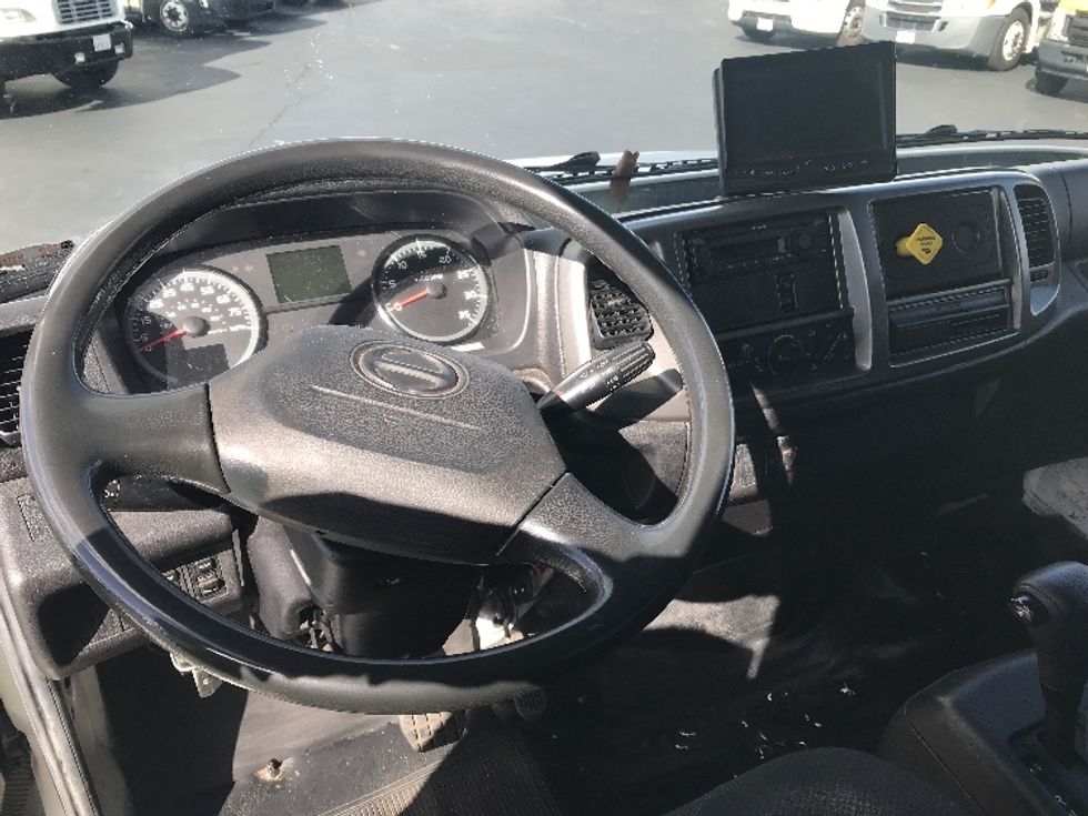 Medium Duty Box Truck-Light and Medium Duty Trucks-Hino-2017-268-Fontana-CA-195,426\n\t\tmiles-$ 46,000 - Image 18