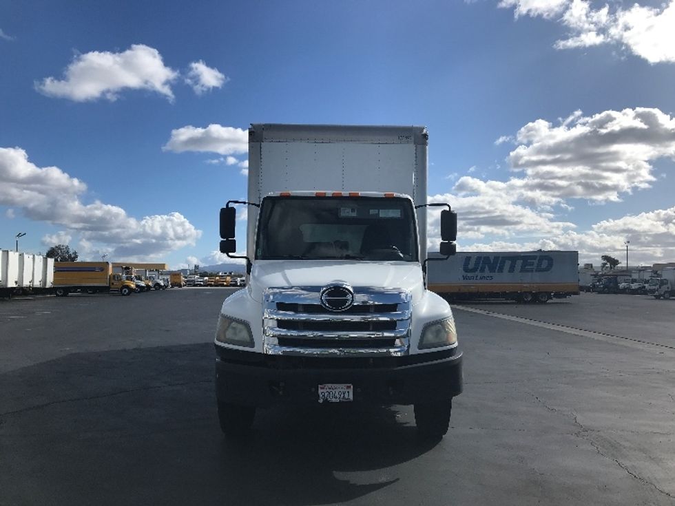 Medium Duty Box Truck-Light and Medium Duty Trucks-Hino-2017-268-Fontana-CA-195,426\n\t\tmiles-$ 46,000 - Image 2