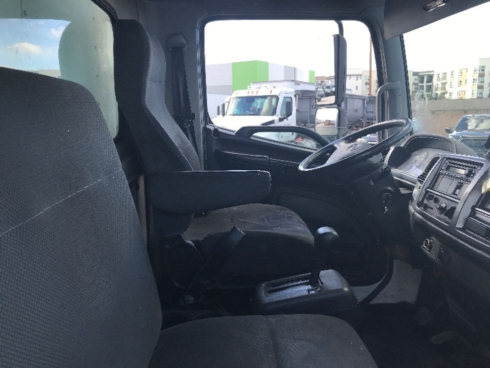 Medium Duty Box Truck-Light and Medium Duty Trucks-Hino-2017-268-Fontana-CA-195,426\n\t\tmiles-$ 46,000 - Image 22