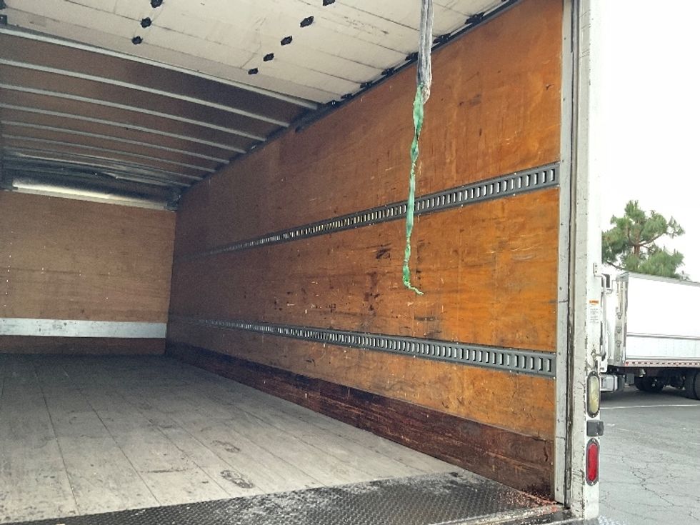 Medium Duty Box Truck-Light and Medium Duty Trucks-Hino-2017-268-Fontana-CA-217,261\n\t\tmiles-$ 43,000 - Image 12