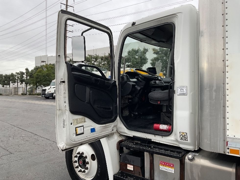 Medium Duty Box Truck-Light and Medium Duty Trucks-Hino-2017-268-Fontana-CA-217,261\n\t\tmiles-$ 43,000 - Image 16