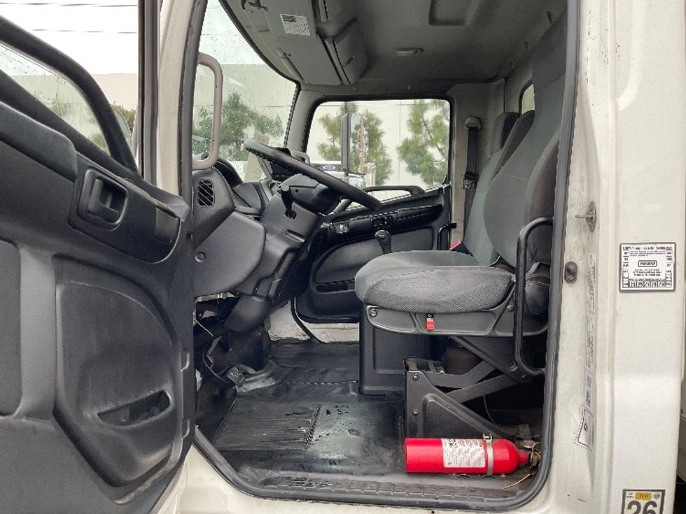 Medium Duty Box Truck-Light and Medium Duty Trucks-Hino-2017-268-Fontana-CA-217,261\n\t\tmiles-$ 43,000 - Image 17