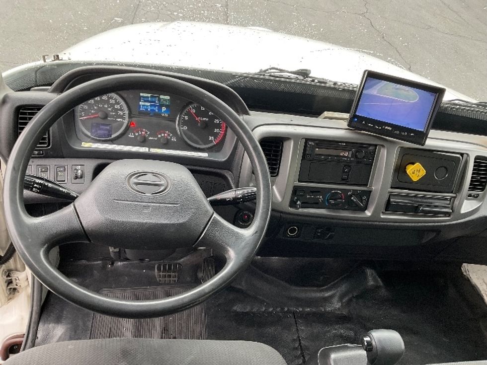 Medium Duty Box Truck-Light and Medium Duty Trucks-Hino-2017-268-Fontana-CA-217,261\n\t\tmiles-$ 43,000 - Image 18